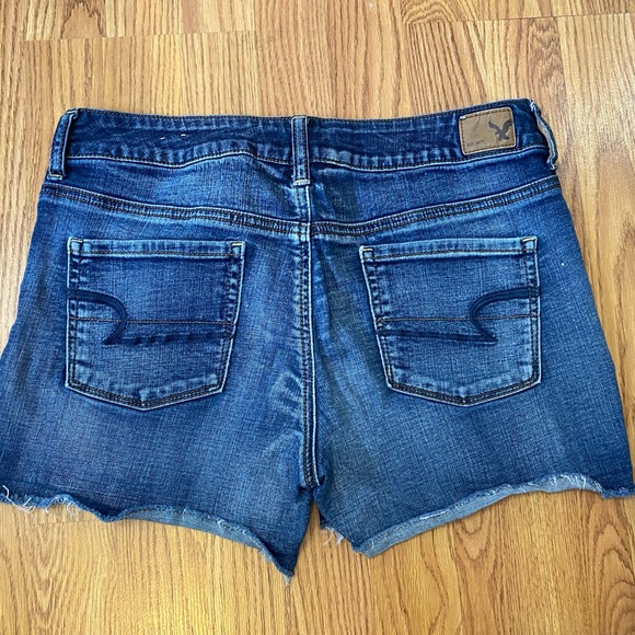 AEO Distressed shortie - Picture 2 of 2